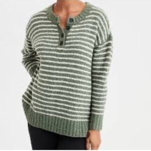American Eagle Outfitters Green Crew Neck Sweater with Ribbed Cuffs - Small